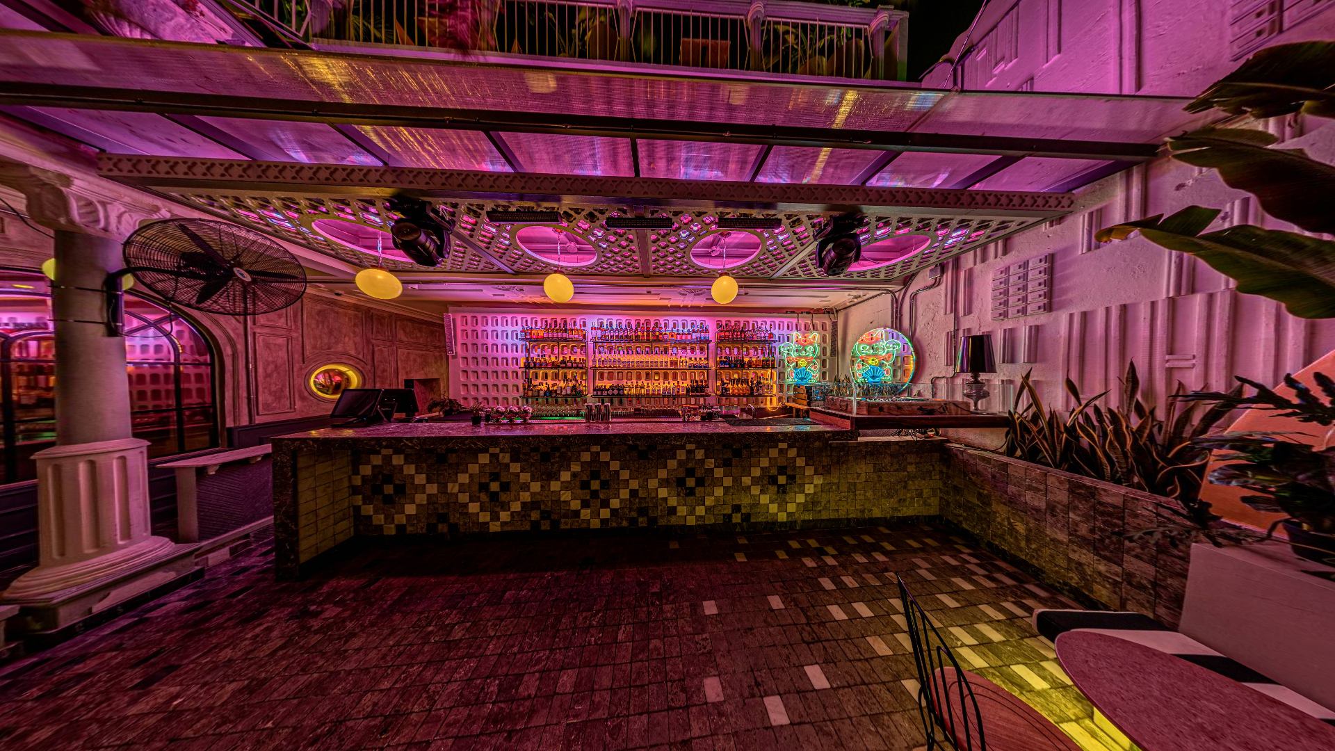 Luxury Lounge & Bar Tour